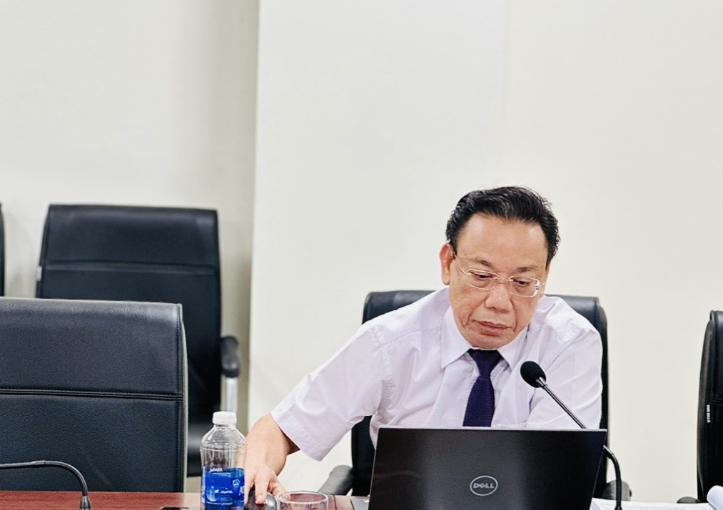 PGS.TS. Huỳnh Văn Thới, nguyên Quyền Giám đốc Phân hiệu Học viện Hành chính Quốc gia tại TP. Hồ Chí Minh trao đổi tại Hội thảo..jpg